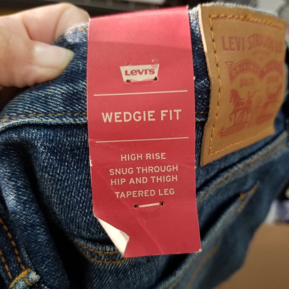 Levi's Wedgie Fit Raw Hem White Oak size 31 - Picture 4 of 8